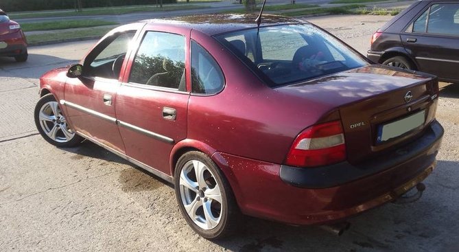 opel-vectra-b-wi.jpg