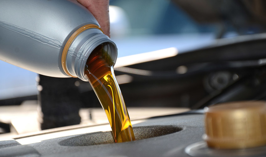 Baza wiedzy Jak wymienić olej silnikowy?