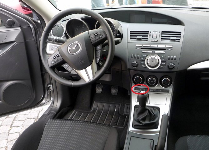 Mazda_3_BL_Sport_Interieur.JPG