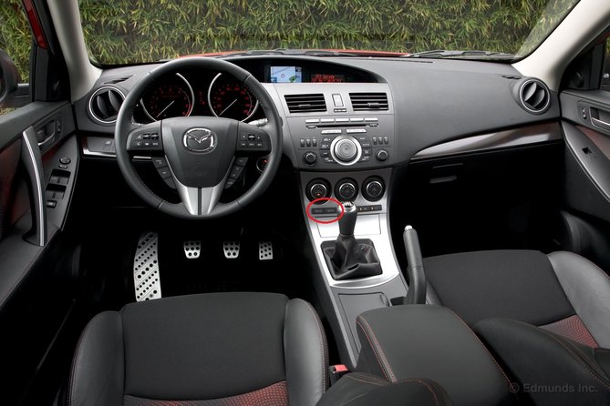 2010_mazda_mazdaspeed3_int_lt_2_1600.jpg