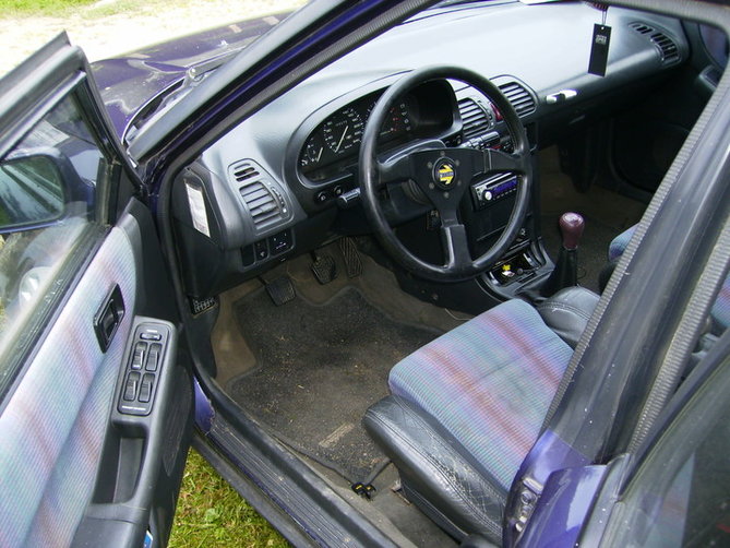 mazda 323f creon 4.jpg