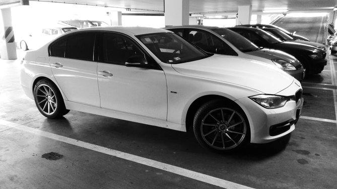 b&w 320i.jpg