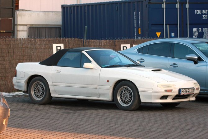 MAZDA RX7 W TRAKCIE PRAC.jpg