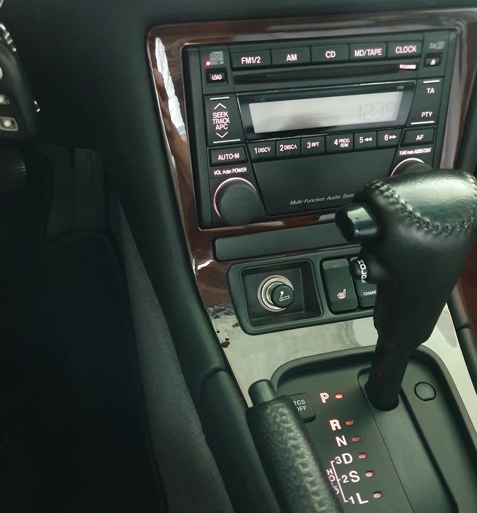 Mazda Xedos 9 radio ze zmieniarką CD.jpg