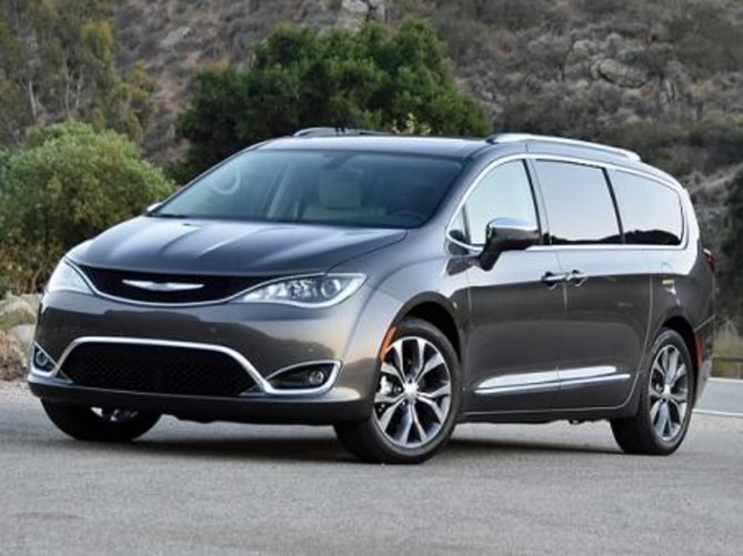 2017-chrysler-pacifica-front-quarter_600.jpg