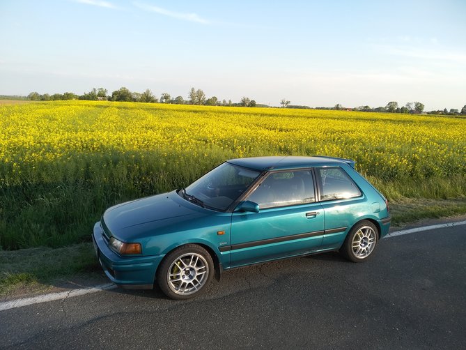 DARO MAZDA 323.jpg