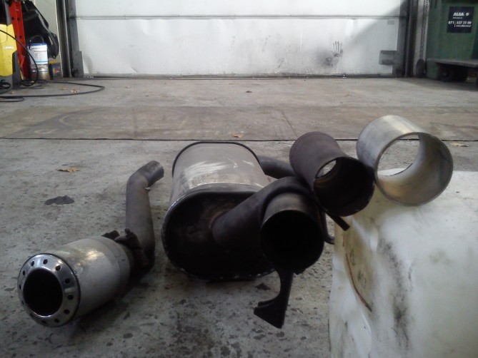 Mazda 3 sport exhaust (16).jpg