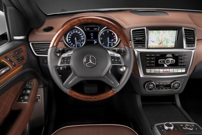 2012-Mercedes-ML-interior.preview.jpg