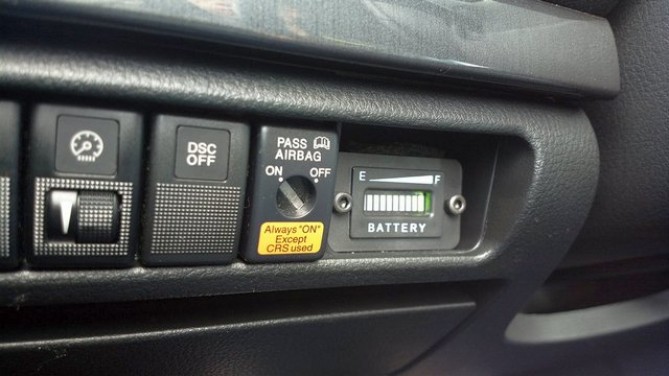 battery indicator mazda6 640p.jpg