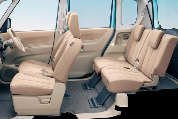 2013-Mazda-Flairwagon-Seating-3333333333.jpg