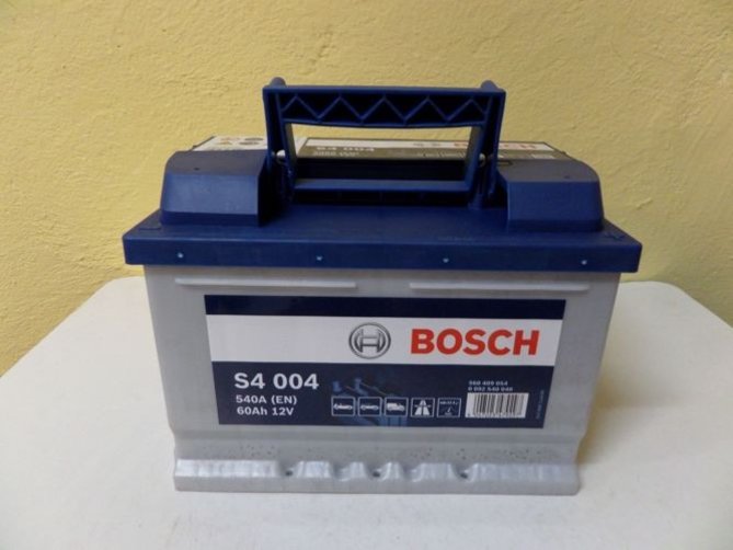 pol_pl_Akumulator-BOSCH-S4-60Ah-S4004-540A-120_1.jpg
