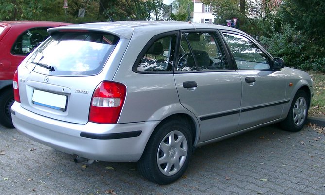 Mazda_323F_rear_20070924.jpg