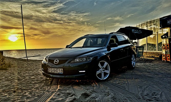 Nightfall Mazda i zachód słońca.jpg