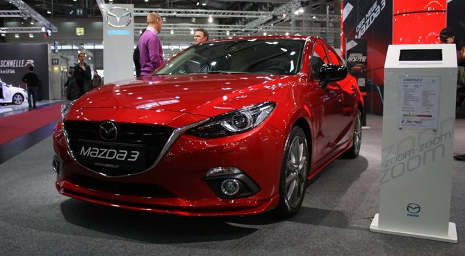 009-2014-Mazda3-Vienna-Autoshow-Tuning-Red-Rot-Front-autofilou.JPG