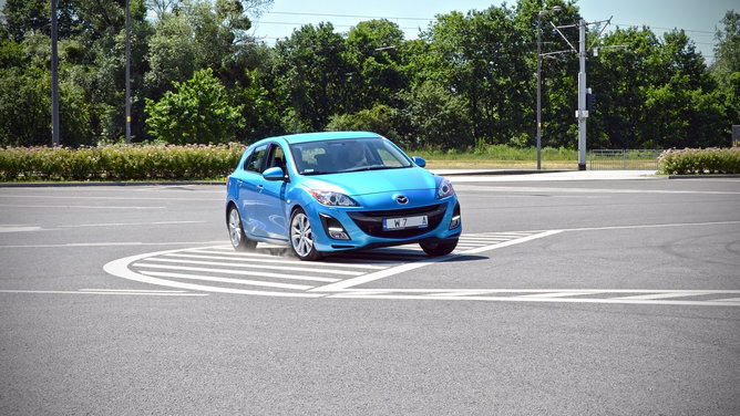 Vehicle-Mazda3KireibyKMB52.jpg